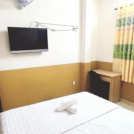 Khach San Huong Quynh Hotel Хошимин Екстериор снимка