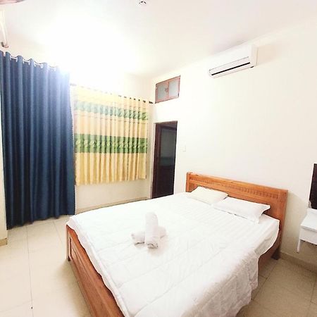 Khach San Huong Quynh Hotel Хошимин Екстериор снимка