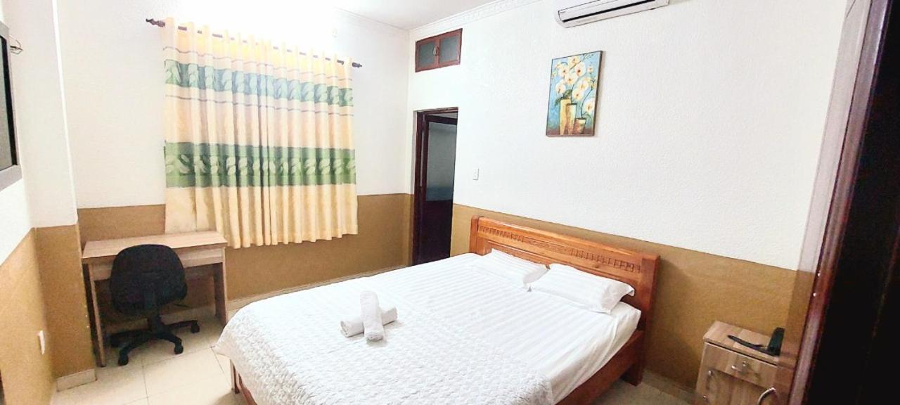 Khach San Huong Quynh Hotel Хошимин Екстериор снимка