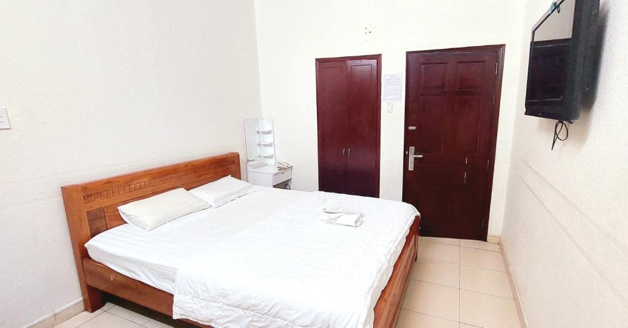 Khach San Huong Quynh Hotel Хошимин Екстериор снимка