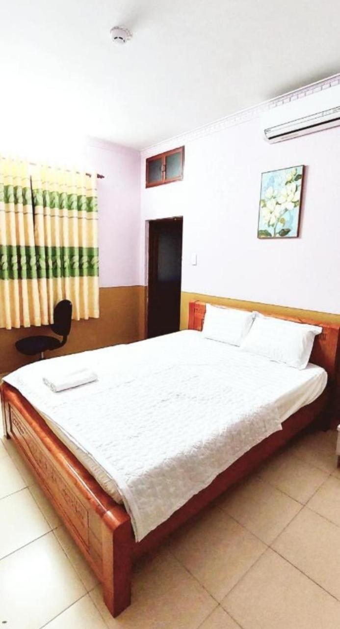 Khach San Huong Quynh Hotel Хошимин Екстериор снимка